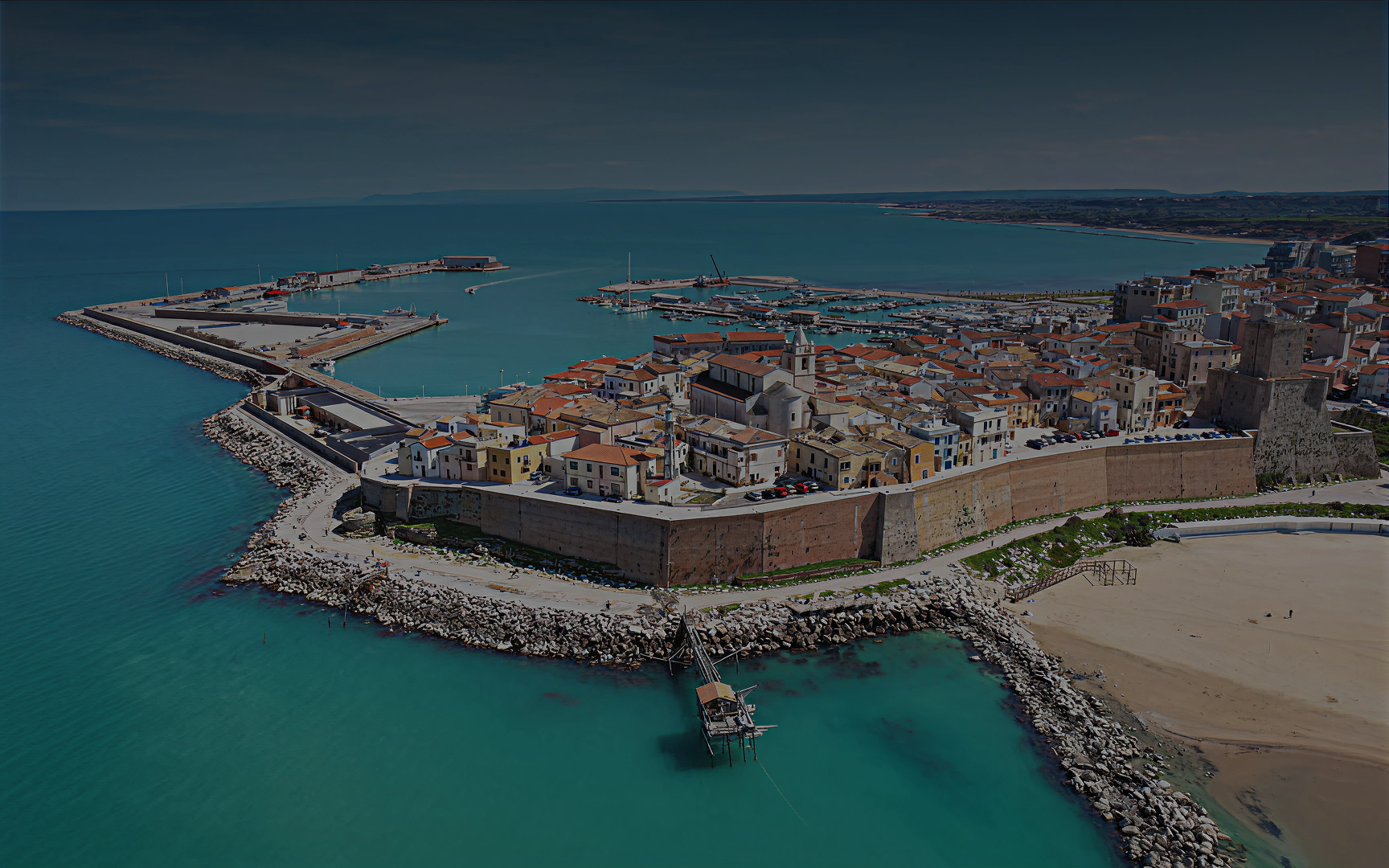 Immagine panoramica del porto di Termoli